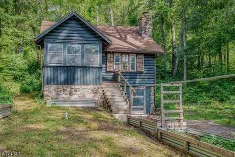 114 Pocantecs Rd, Vernon, NJ 07422