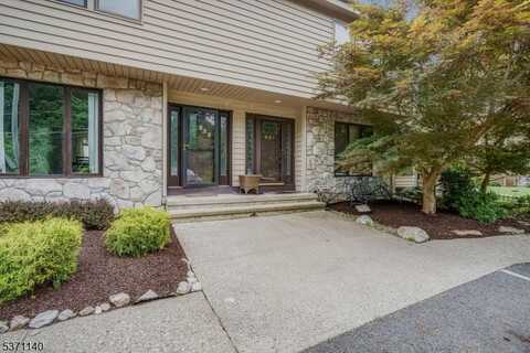 222 Cherokee Rd, Andover, NJ 07848