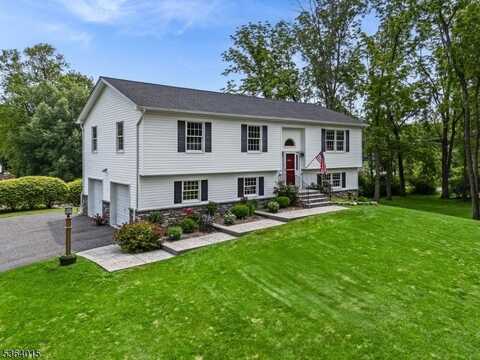 31 Arthur Ave, Andover, NJ 07860