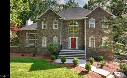 4 Lindsay Ln, Sparta, NJ 07871