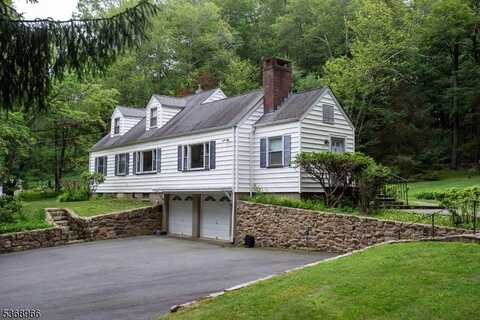 37 Furnace Rd, Chester, NJ 07930