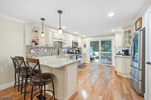 17 Quail Ct, Hardyston, NJ 07419