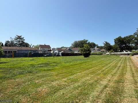 26 Christina St, Little Ferry Boro, NJ 07643