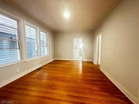 47 Main Ave, Wallington, NJ 07057