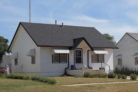 549 E 2nd St, Russell, KS 67665