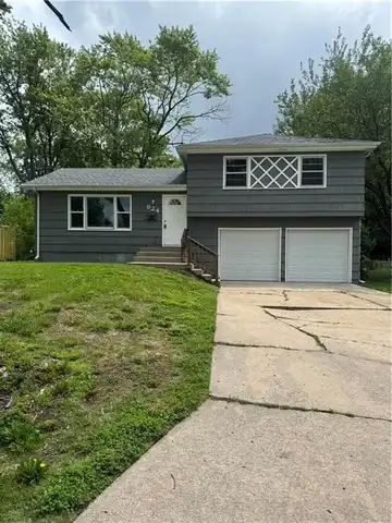 824 SW Pleasant Drive, Lees Summit, MO 64081