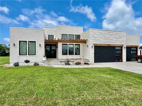 6320 NE 164th Street, Smithville, MO 64089