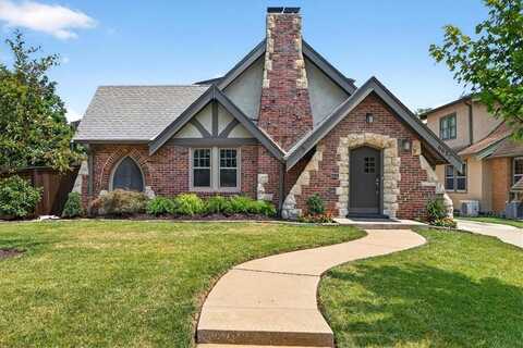 6637 Oak Street, Kansas City, MO 64113