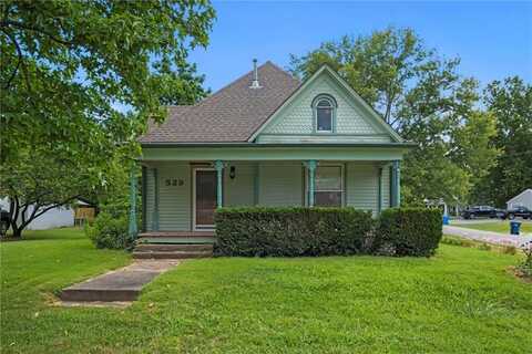 529 Shawnee Street, Tonganoxie, KS 66086