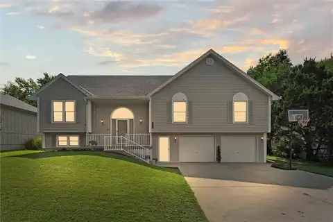 1609 Windsor Lane, Liberty, MO 64068