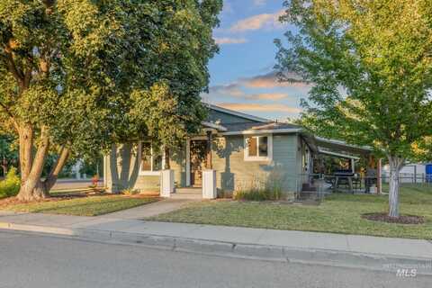110 S S Pine St, Emmett, ID 83617