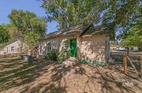 1123 4th Street N, Nampa, ID 83687