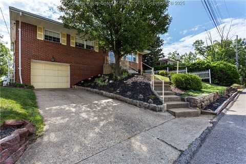1524 Hilltop Drive, South Charleston, WV 25303