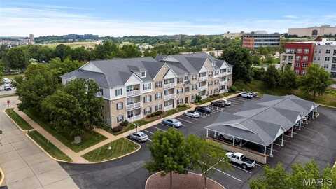 2 Monarch Trace Court, Chesterfield, MO 63017