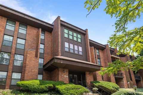 514 Coeur De Royale Drive, Creve Coeur, MO 63141