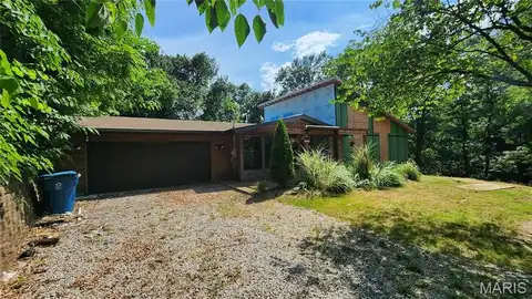 625 W Country Lane, Alton, IL 62234