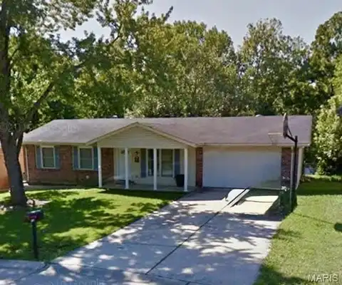 136 Plum Tree Drive, Saint Peters, MO 63376