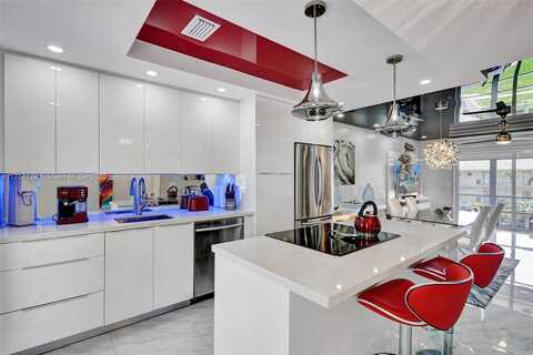 2600 Diana Dr, Hallandale Beach, FL 33009