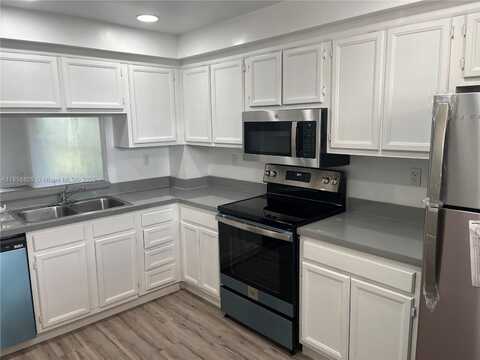 8735 Ramblewood Dr, Coral Springs, FL 33071