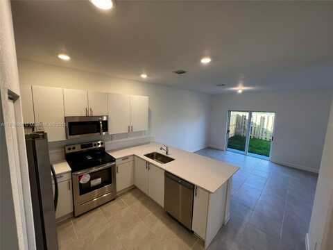 2703 SE 10th St, Homestead, FL 33035