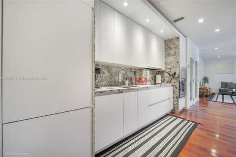 1057 15th St, Miami Beach, FL 33139