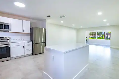 846 Salem Ln, Lake Worth, FL 33467