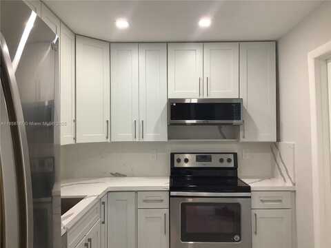 4401 NW 41st St, Lauderdale Lakes, FL 33319