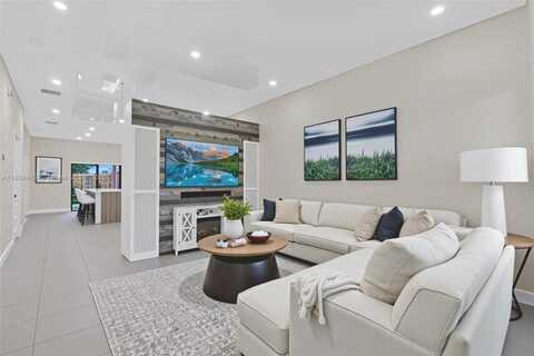 8151 NW 104th Ave, Doral, FL 33178