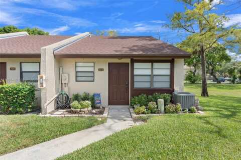 721 NW 47th St, Deerfield Beach, FL 33064