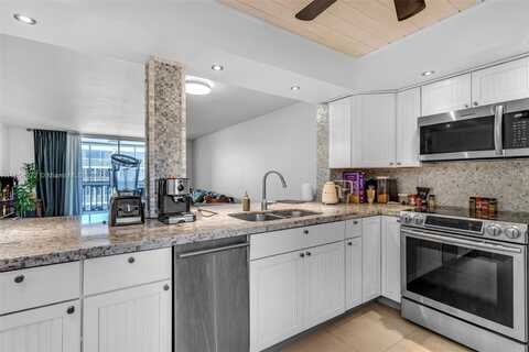 301 NE 14th Ave, Hallandale Beach, FL 33009