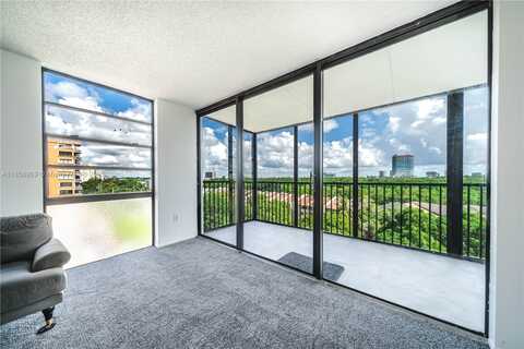2500 NE 135th St, North Miami, FL 33181