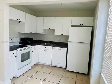 4605 NW 9th Dr, Plantation, FL 33317