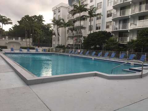 496 NW 165th St Rd, Miami, FL 33169