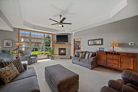 318 Eagles Cove Cir, North Prairie, WI 53153