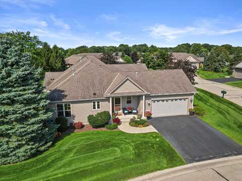 318 Eagles Cove Cir, North Prairie, WI 53153