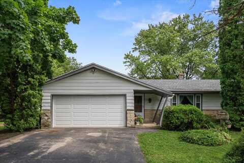 W235n6442 Outer Circle Dr, Sussex, WI 53089