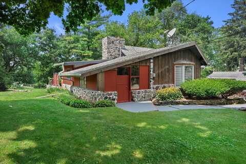 W232n6285 Waukesha Ave, Sussex, WI 53089