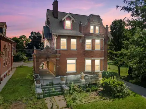 2929 W Highland Blvd, Milwaukee, WI 53208