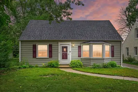 536 N 112th St, Wauwatosa, WI 53226