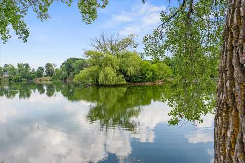 516 Laurel Lake Rd, Thiensville, WI 53092