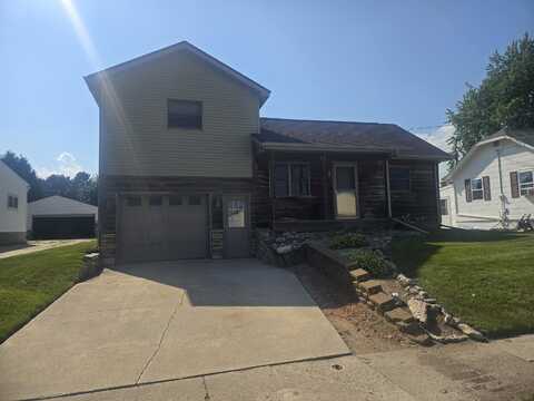 1410 S 35th St, Manitowoc, WI 54220