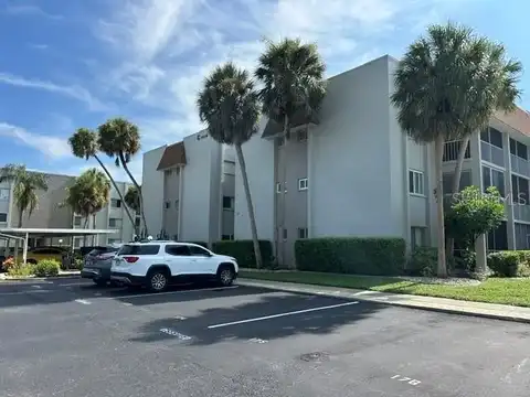 1520 GLEN OAKS DRIVE E, SARASOTA, FL 34232