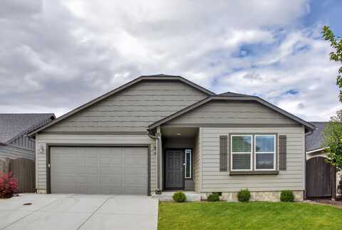 2443 NW Ivy Way, Redmond, OR 97756