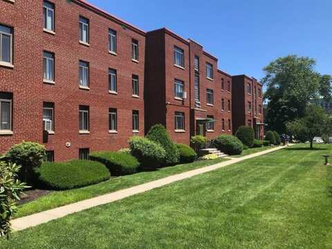 14 Ashland St, Worcester, MA 01609