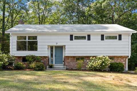7 Pilgrim Rd, Chelmsford, MA 01824