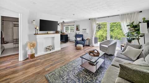 60 Edgelawn Ave, North Andover, MA 01845