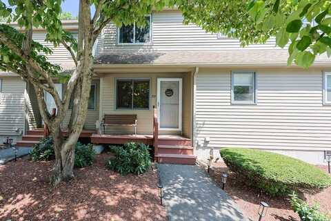 22 Macintosh Ln, Leominster, MA 01453