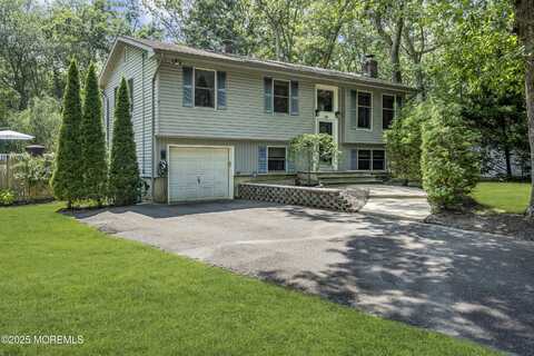 32 Walter Drive, Jackson, NJ 08527