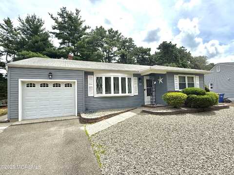 37 Brookfield Court, Berkeley, NJ 08721