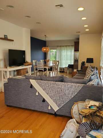 14 W Marion Street, Mantoloking, NJ 08738